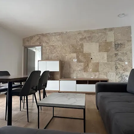 Apartment Little Dream Split
